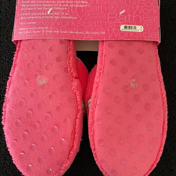 Bath & Body Works Slippers - S/M - NWT - Picture 3 of 3